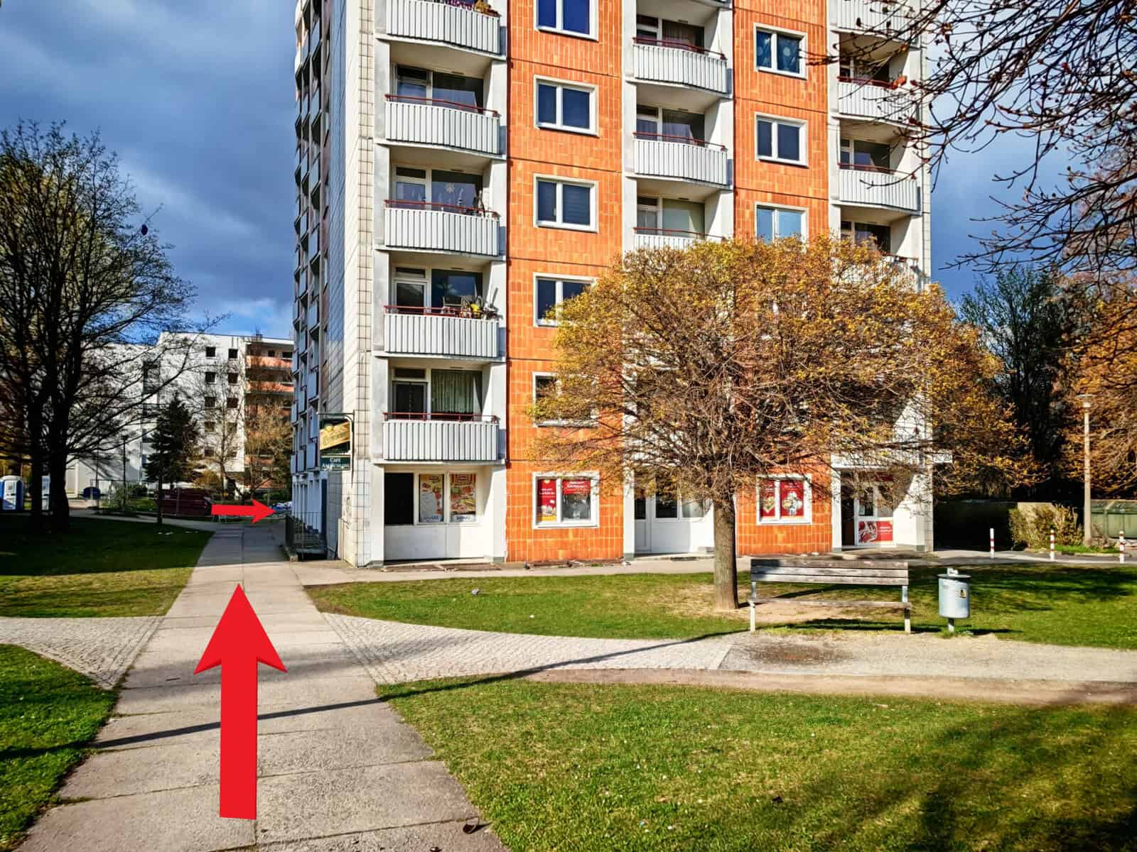 Weg zum Kosmetikstudio